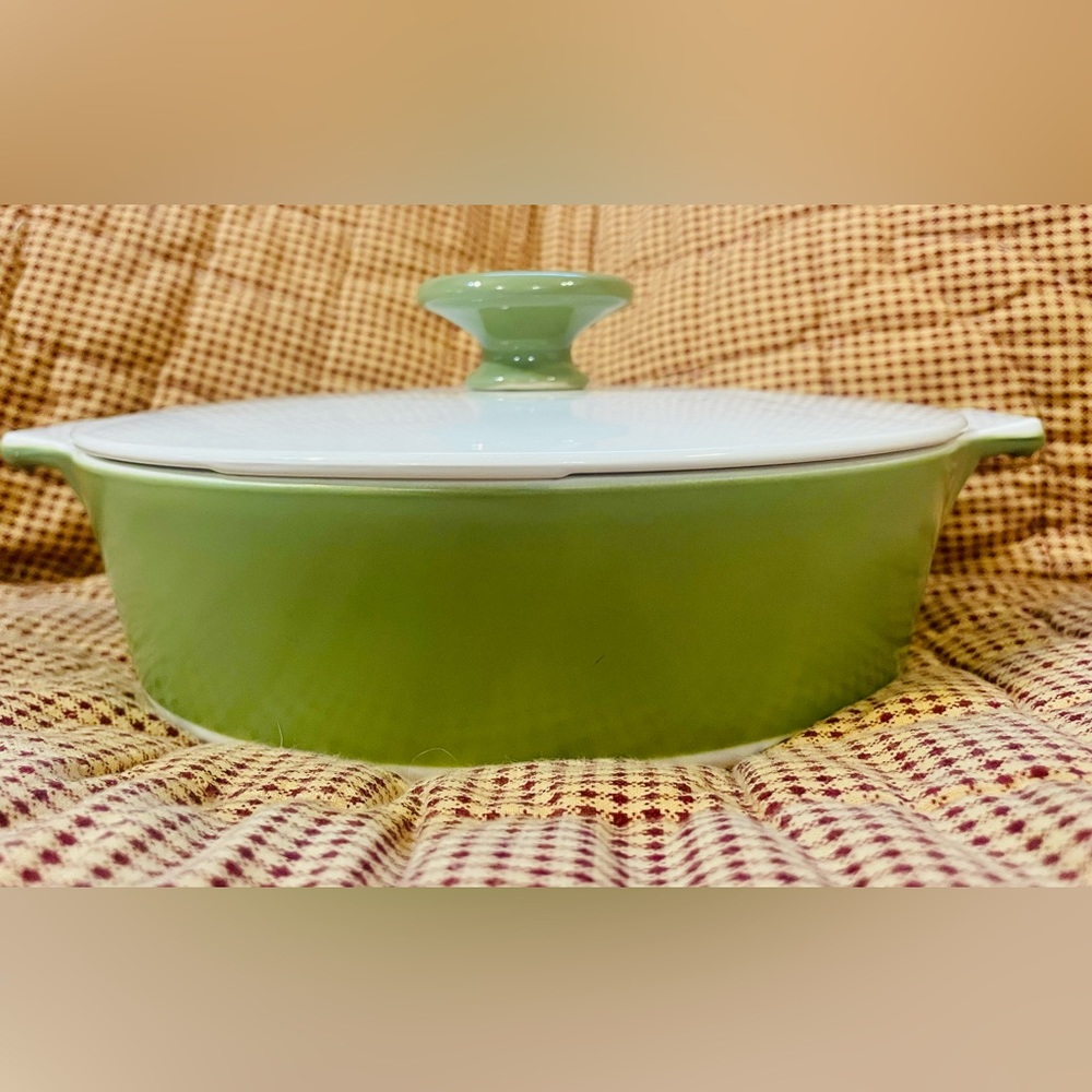 Vtg. Corning Ware Casserole Dish Avocado Green and White w/Lid P-701-B One Quart - Picture 2 of 6